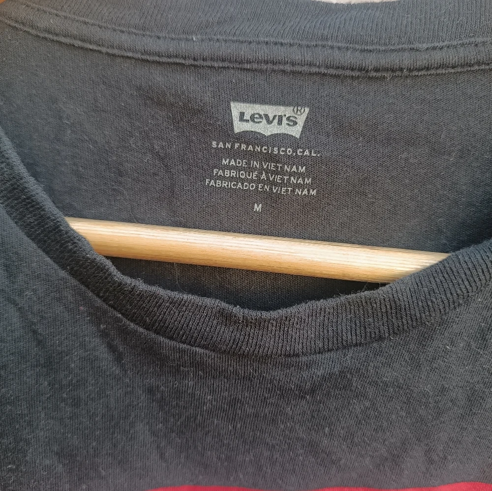 Levi's black tee - Picture 3 of 6